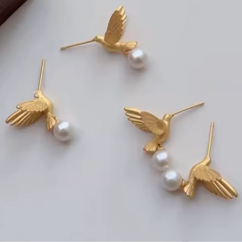 Vintage Hummingbird Pearl Gold Earrings - Picture 2 of 4